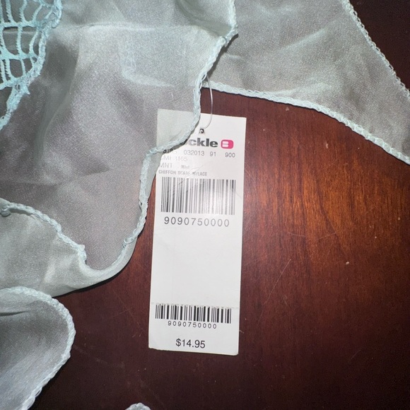 Buckle Elegant Sheer Lace Scarf NWT - Picture 3 of 3